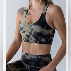 Savvi Reef sports bra size large NWT